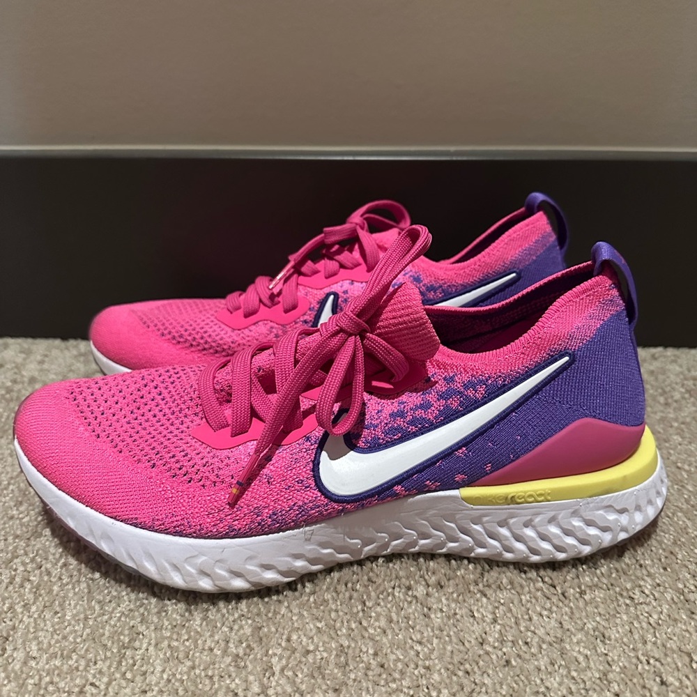 Nike shoes lightly worn